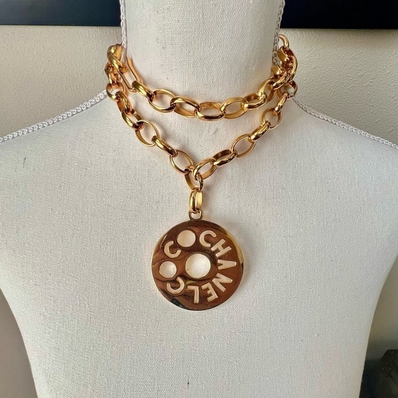 CHANEL GOLD PLATED VINTAGE OVERSIZED COCO NECKLACE - Picture 1 of 7